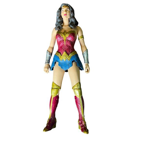 McFarlane DC Multiverse Gal Gadot 19" Wonder Woman Action Figure - Picture 4 of 12